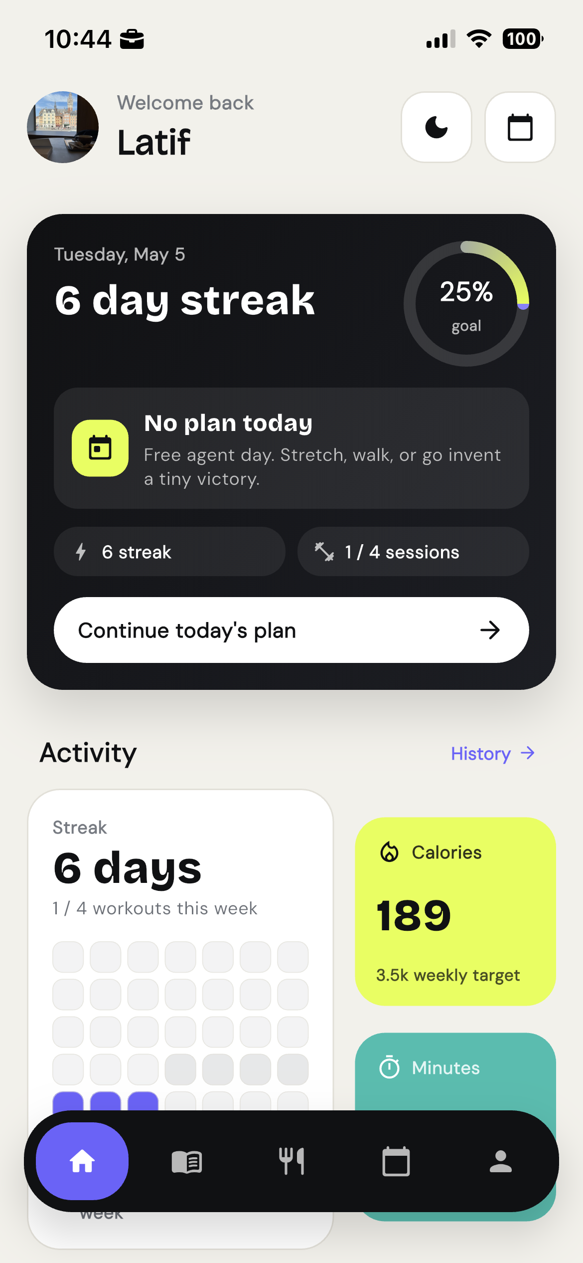 Trainerrr home screen showing streak, weekly goal progress, and activity cards